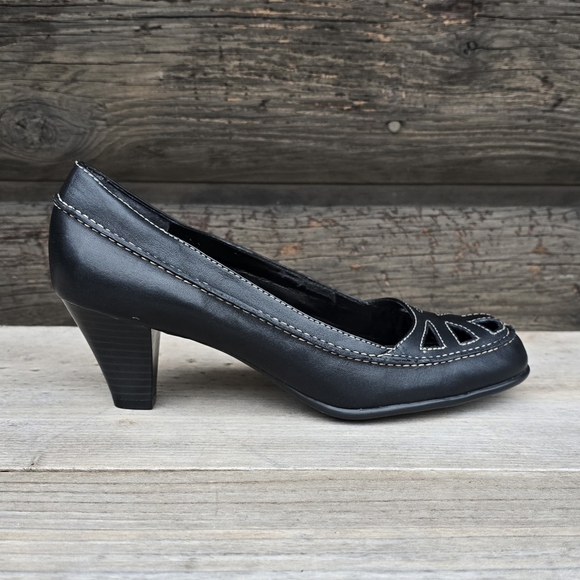AEROSOLES Dolly Classic Minimalist Leather Cutout Details Comfort Heels 7M - Picture 2 of 15